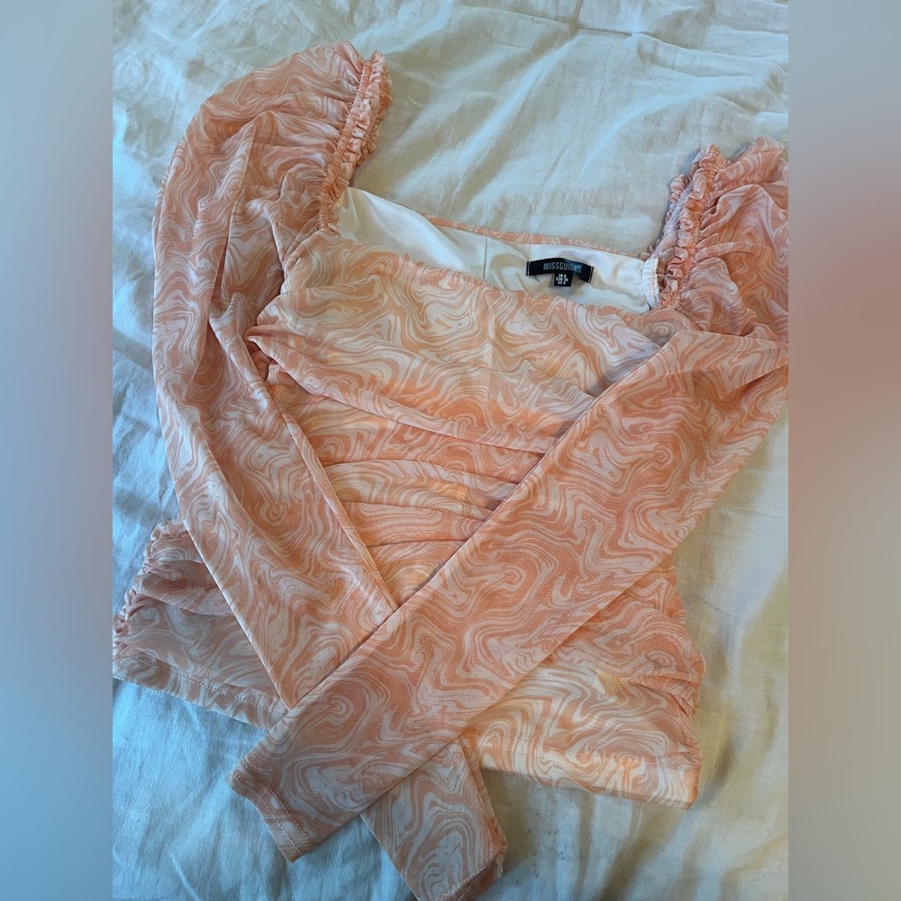 MISSGUIDED SIZE 4 peachy puff swirl top